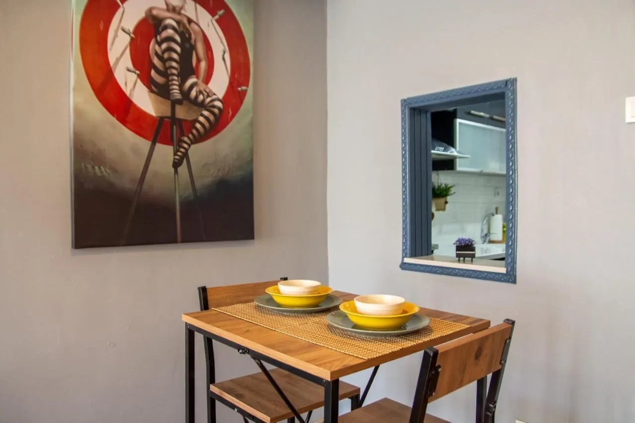 Delightful Flat With Central Location And Balcony In Karsiyaka Esmirna 0*,