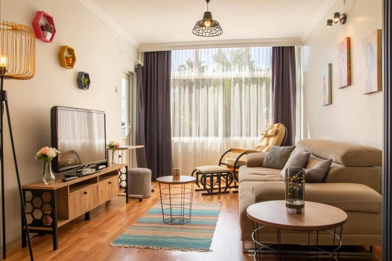 Delightful Flat With Central Location And Balcony In Karsiyaka Esmirna