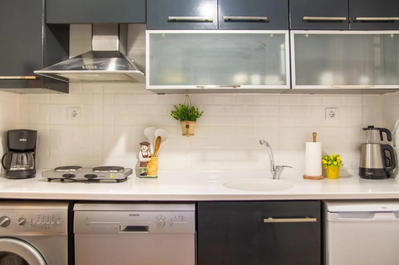 Apartamento Delightful Flat With Central Location And Balcony In Karsiyaka Esmirna