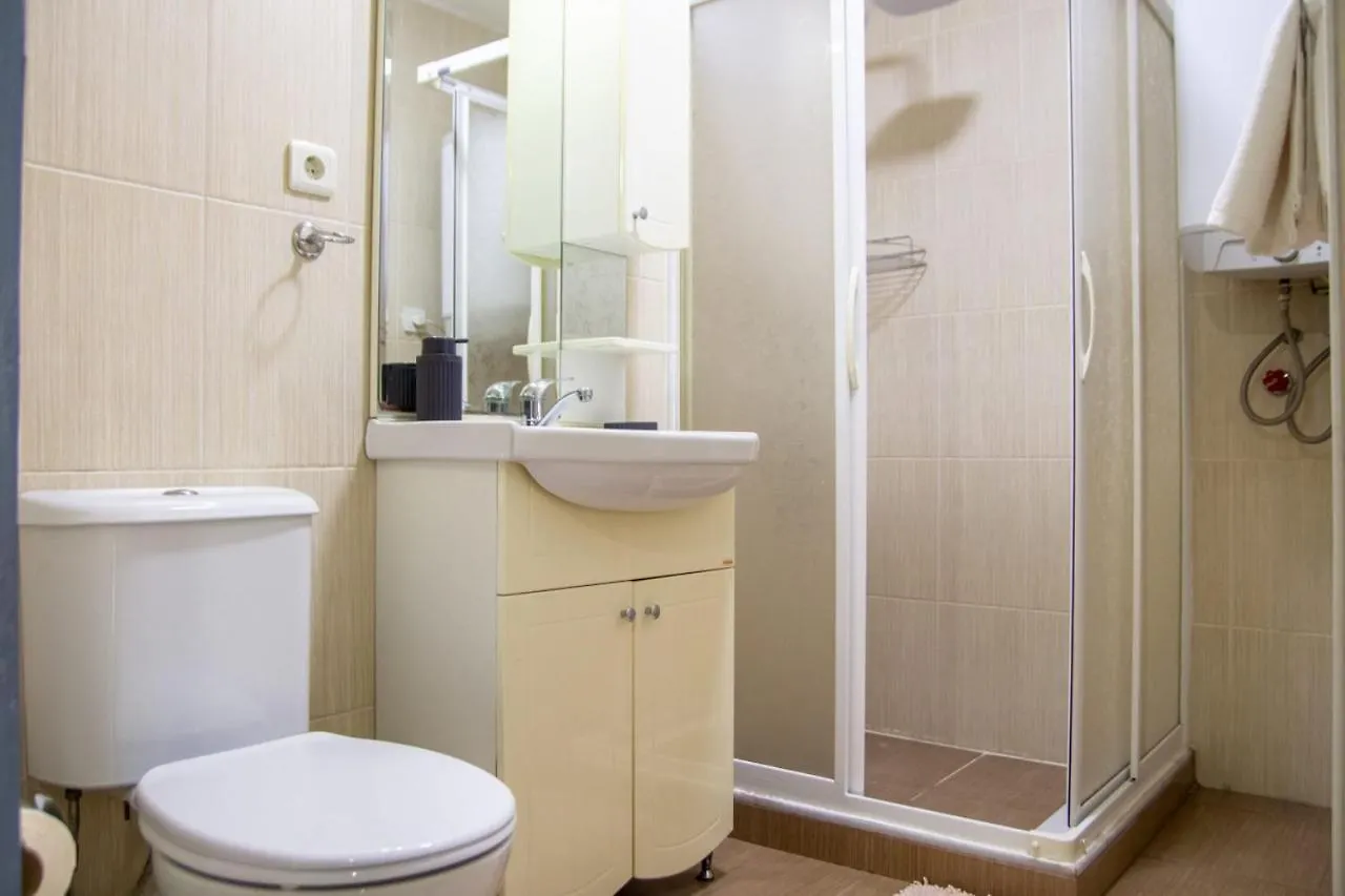 Delightful Flat With Central Location And Balcony In Karsiyaka Esmirna Apartamento